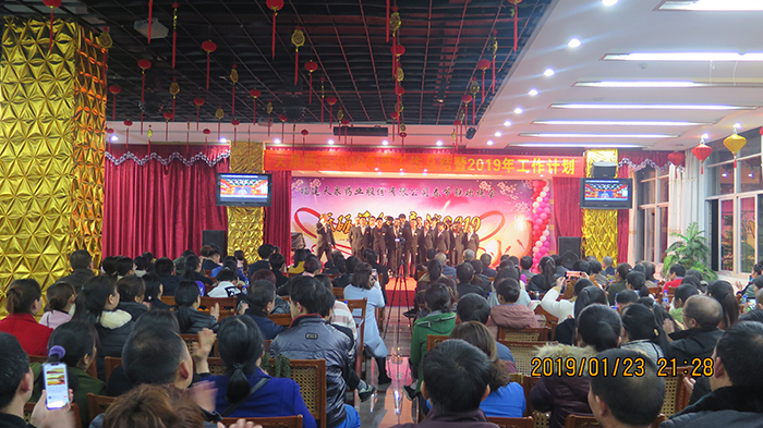 04晚會(huì )表演大合唱.jpg 04晚會(huì )表演大合唱.jpg